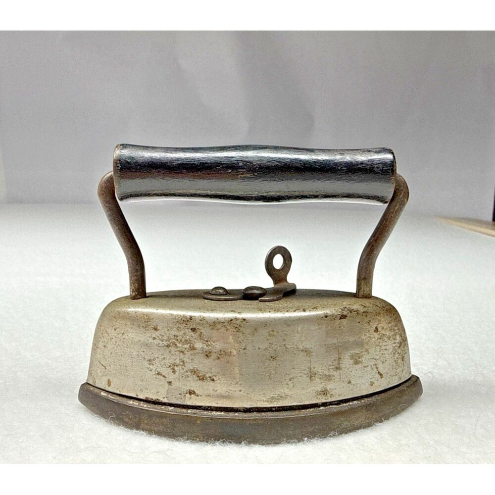Dover No 912 Miniature Sad Iron 4" Two Piece Removable Handle Sample Vintage